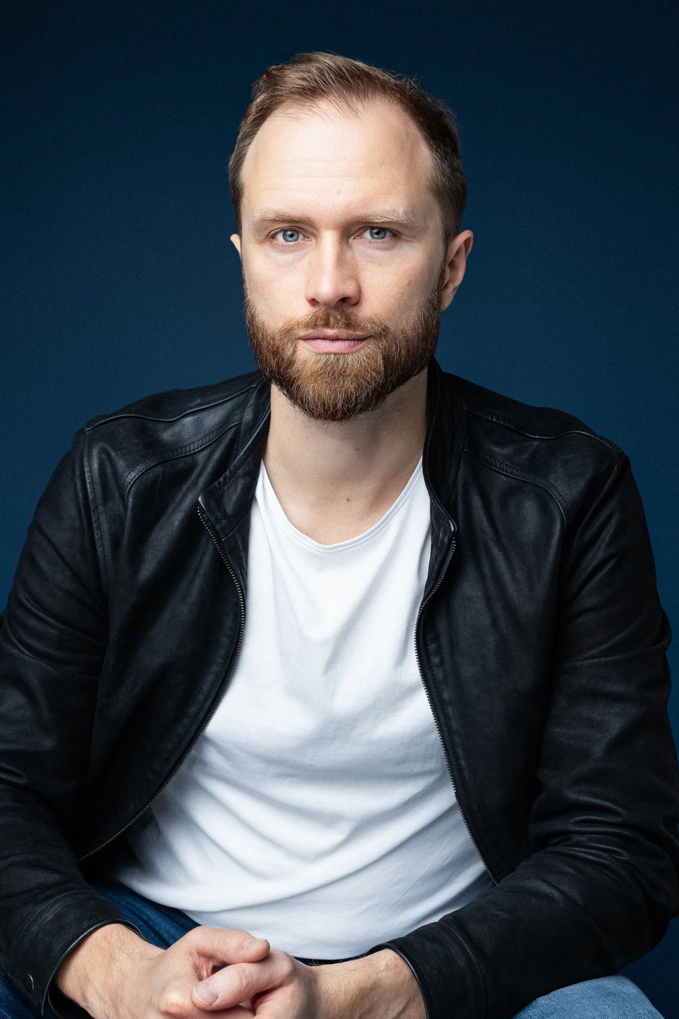 Eino Heiskanen – Puolikuva · nahkatakki